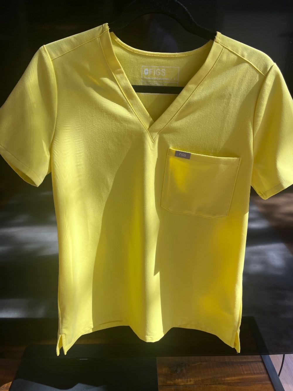 💛 Figs Scrub Top – Lifesaver Yellow, Small